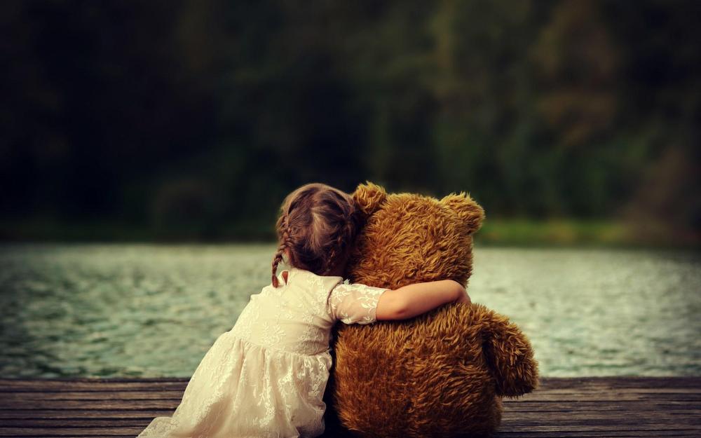 cute-child-girl-with-teddy-bear